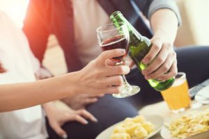 Το αλκοόλ το καλοκαίρι προκαλεί αφυδάτωση σε δύο στους τρεις